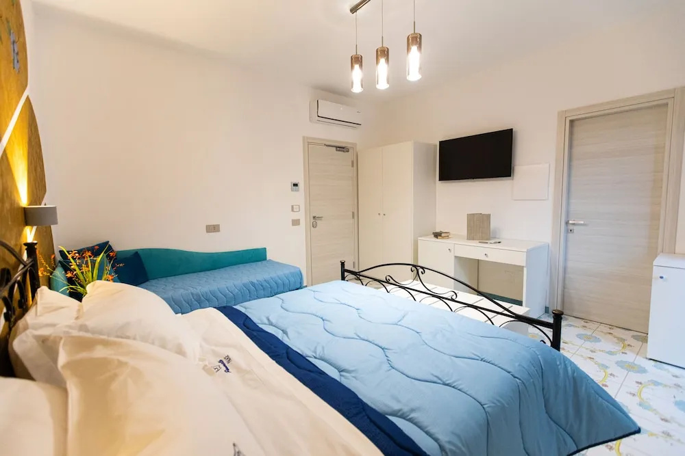 Standard Double room with balcony and with courtyard view (full double bed)