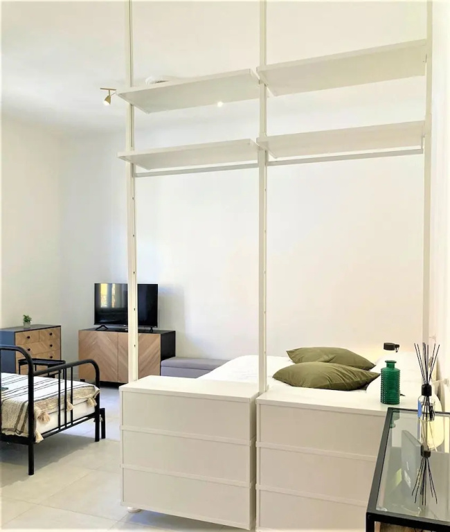 Contemporary studio- Ornato 13