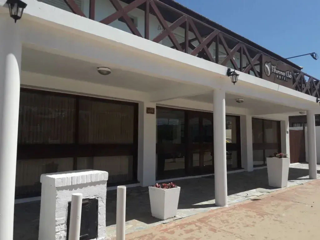 Hotel Tiburones Club