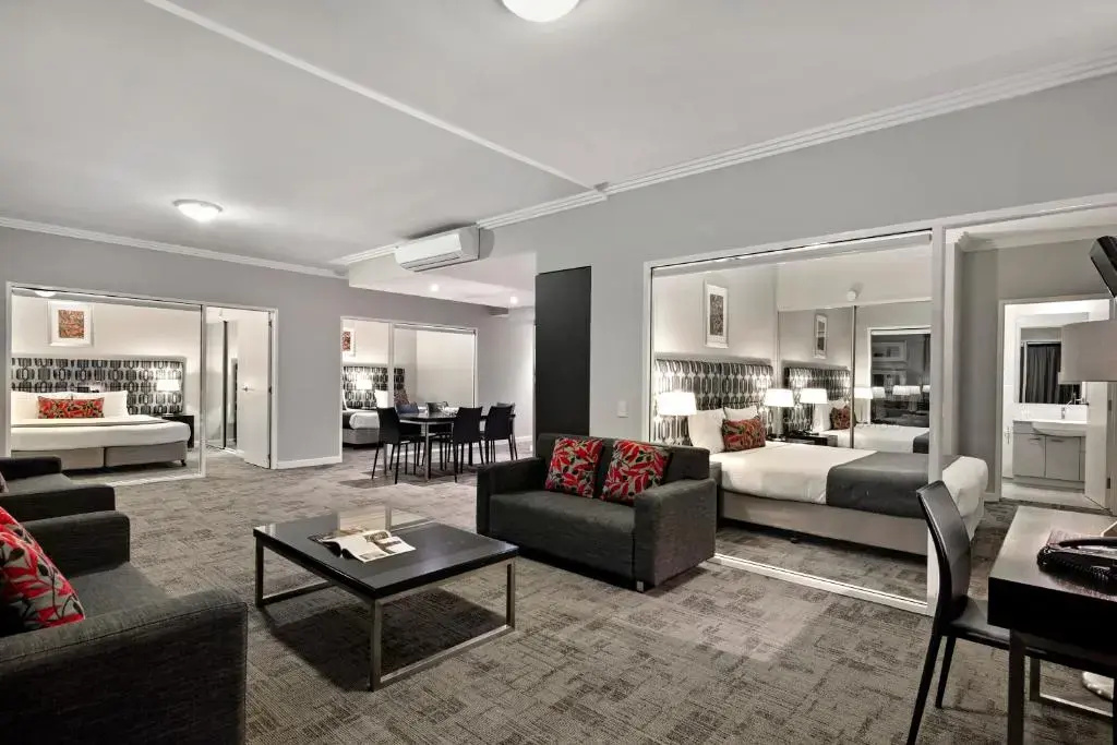 3 Bedrooms Apartment