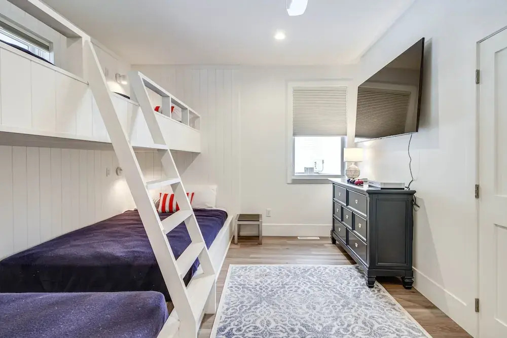 Luxury Serpent Lake Home w/ Gourmet Kitchen! — фото 6