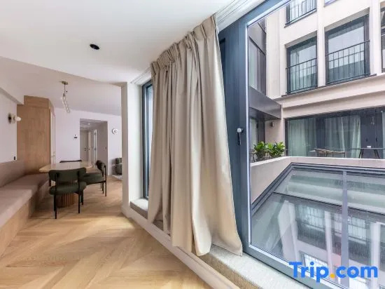 Le Pera Hotel 72