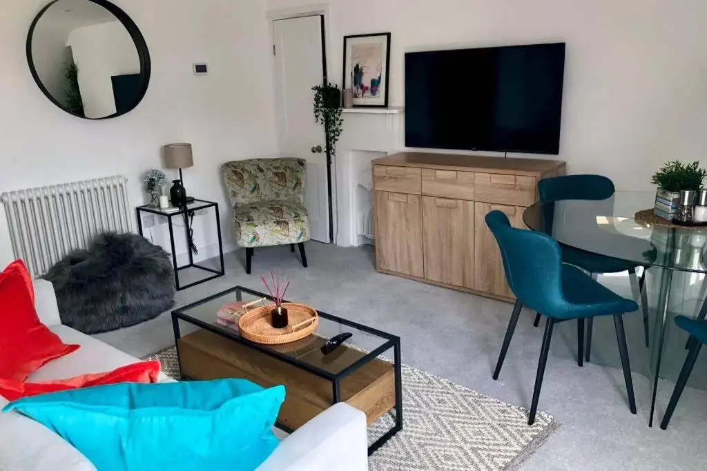 Ideally located 2 bedroom luxury apartment