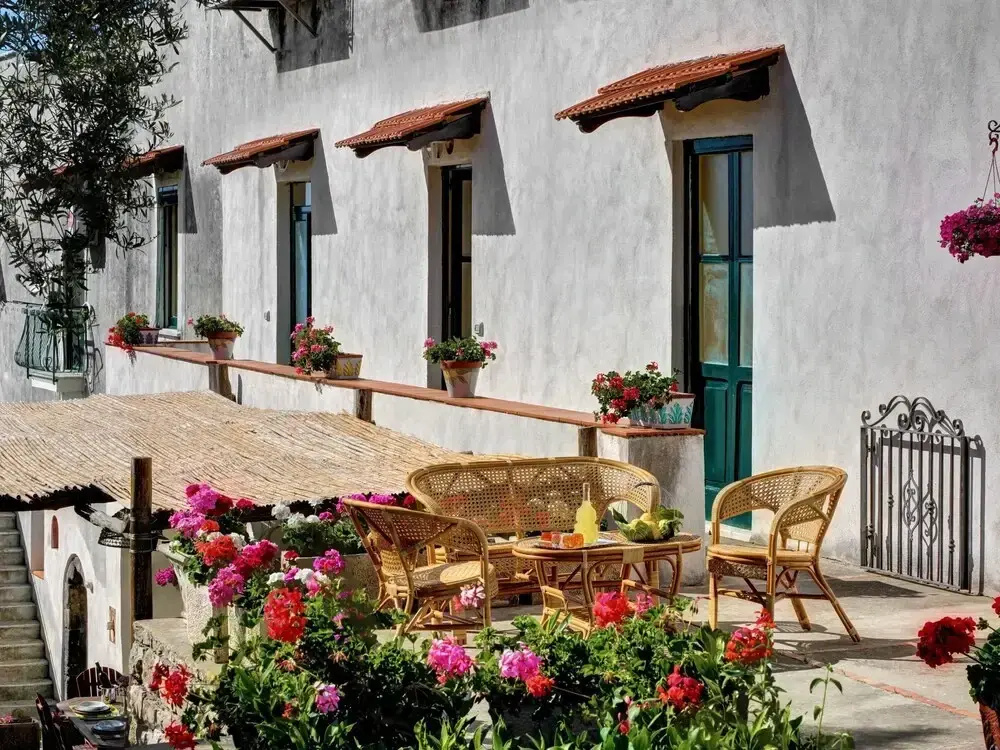 A Countryside Farmhouse Just Outside the Popular Small Town of Santagata