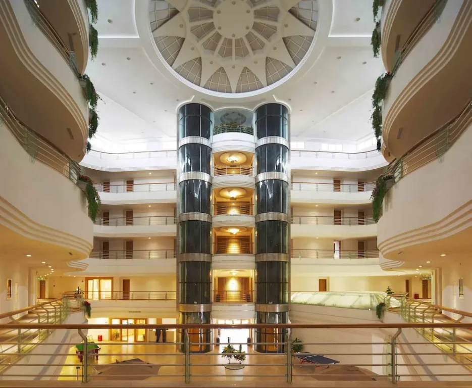Lobby & Reception