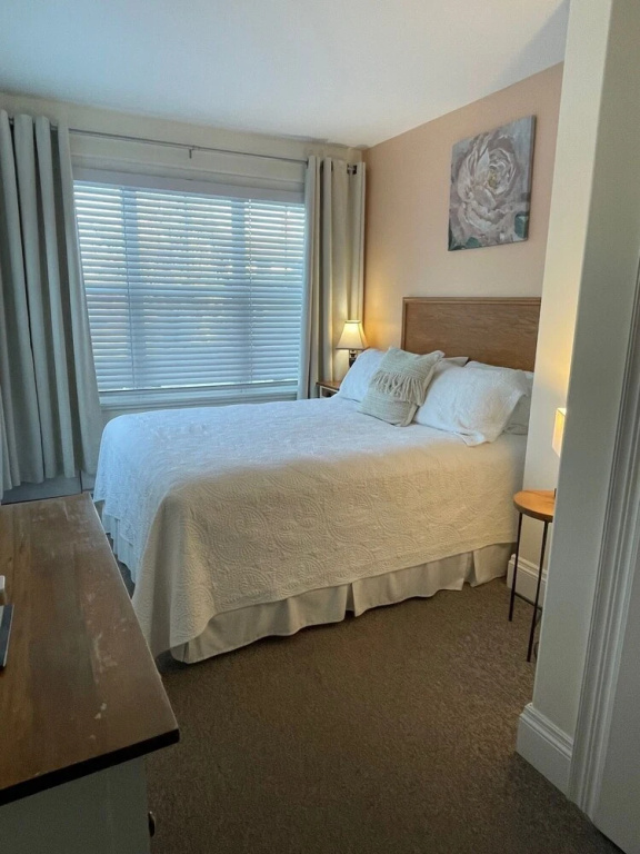 Standard Double room with bay view (full double bed)