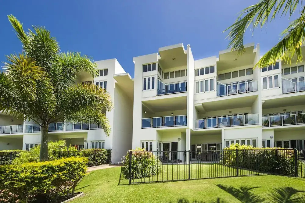 Beachside Magnetic Harbour Holiday Apartments