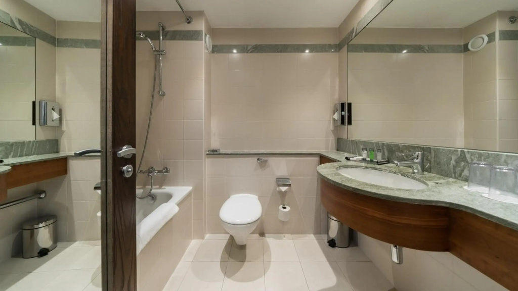 Cavan Crystal Hotel - фото 8