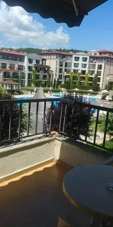 Green Life Pool View Studio