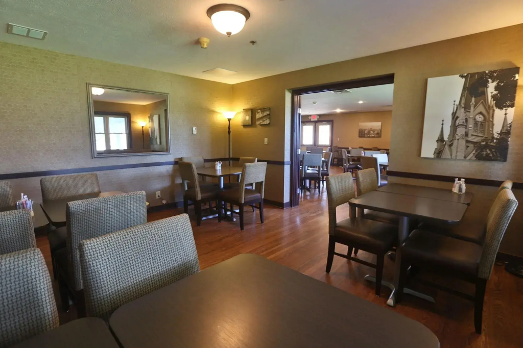 Ivy Court Inn & Suites - фото 28