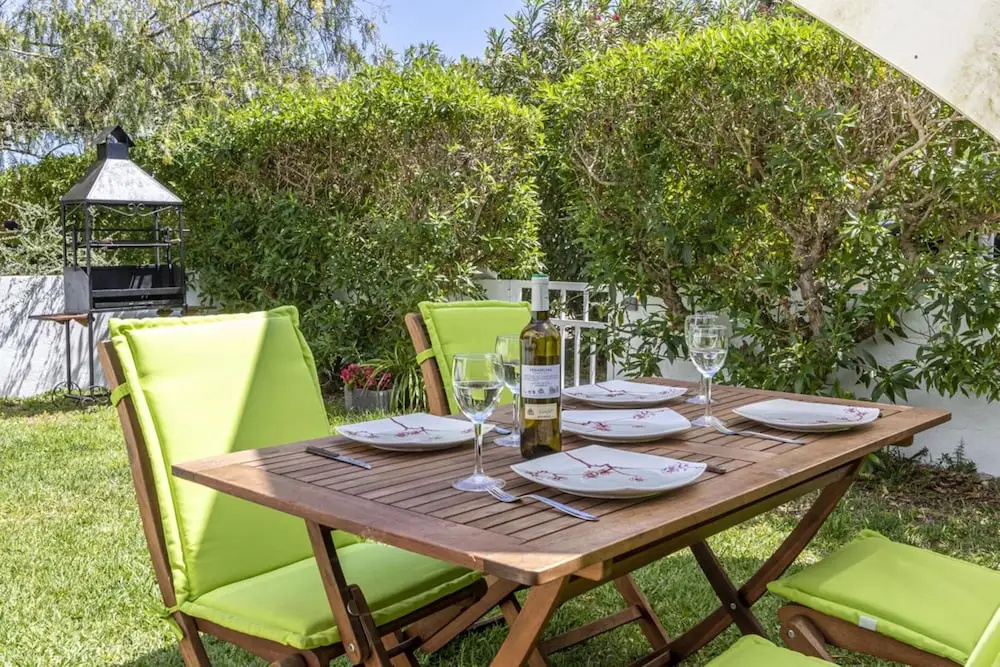 Apartment - 2 Bedrooms with Pool and WiFi - 107876