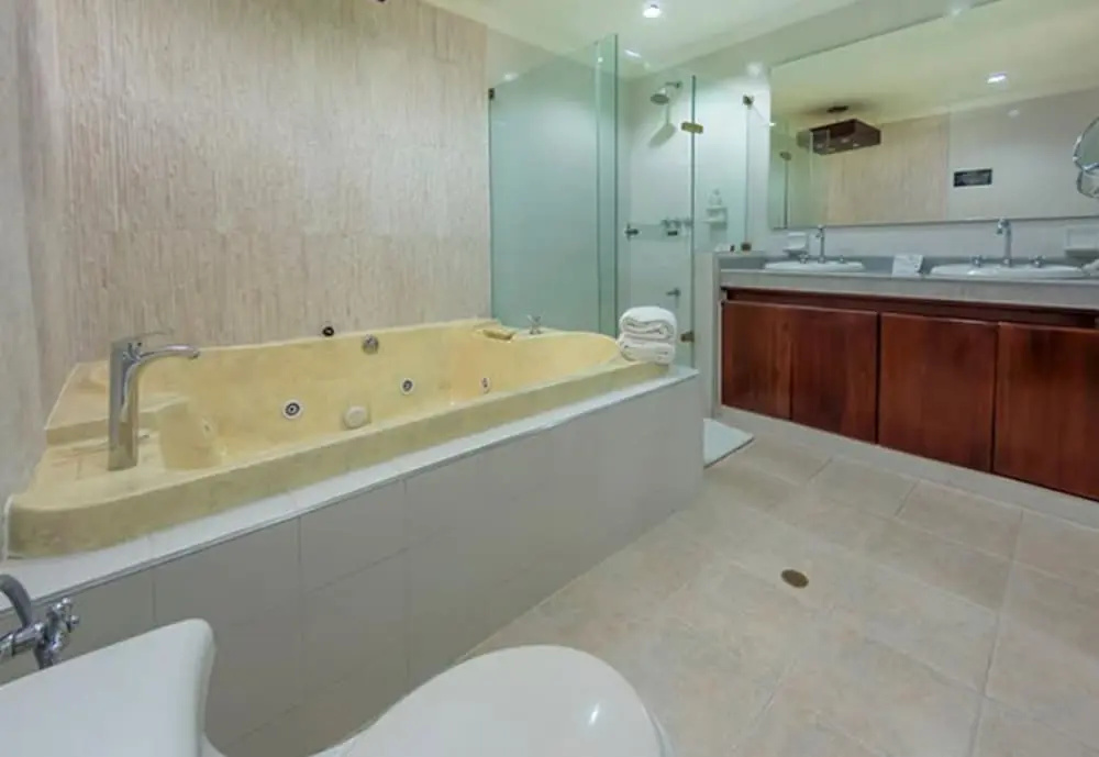 Deluxe Double Suite (full double bed)