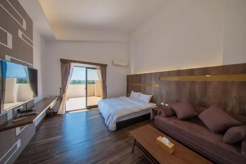 Deluxe Double room with balcony and with sea view (full double bed)