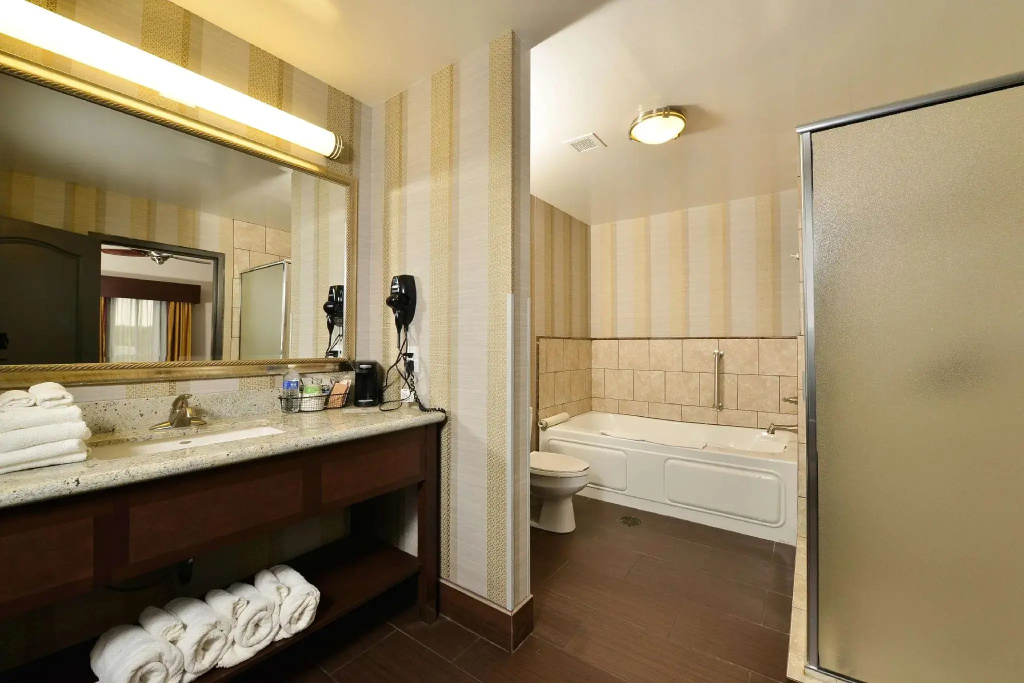 2 Bedrooms Double Suite (full double bed)