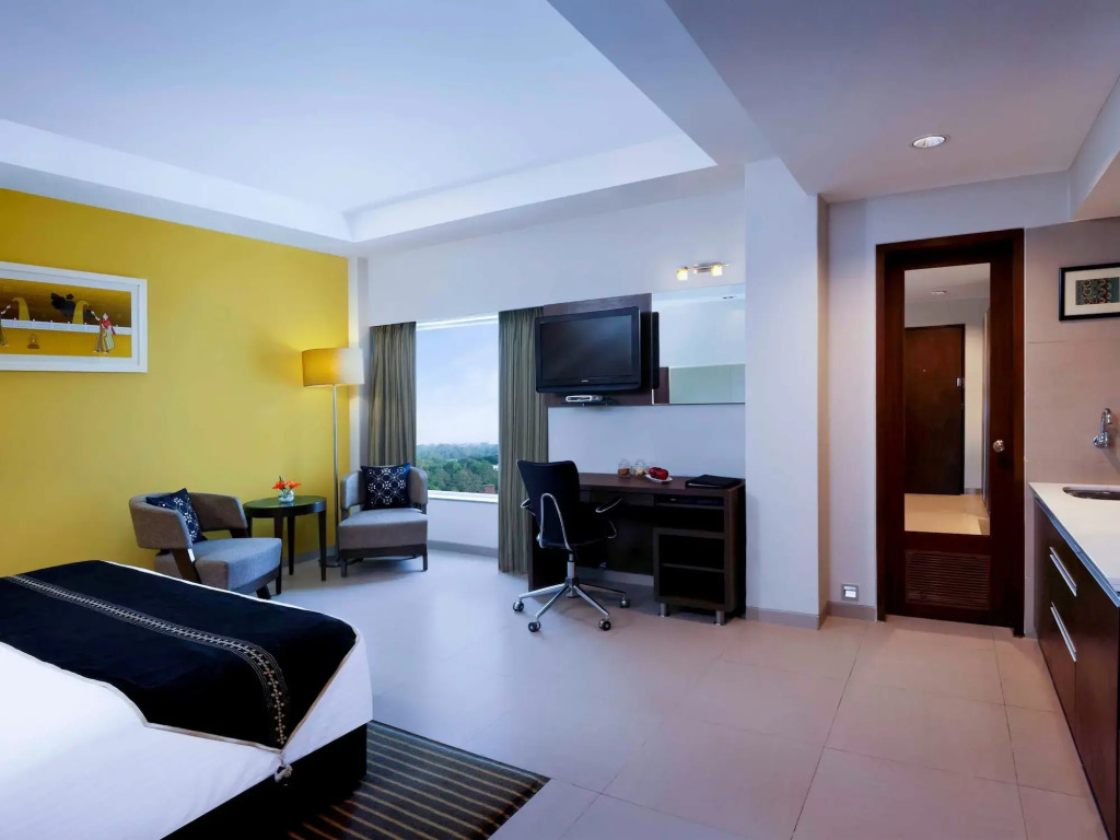 Grand Mercure Vadodara Surya Palace Hotel - фото 27