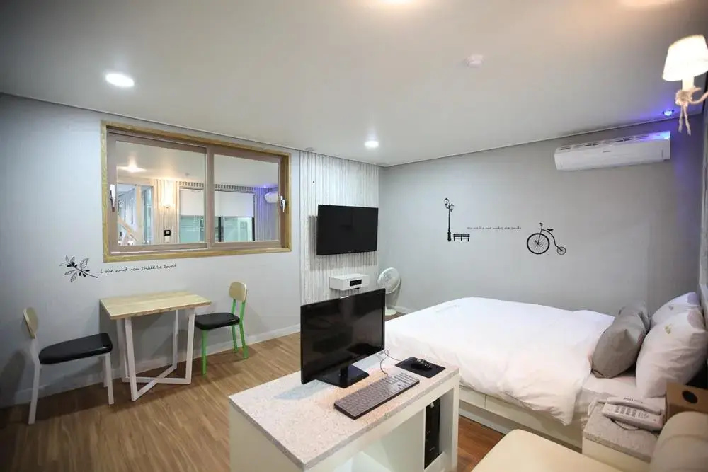 Standard Double room (full double bed)