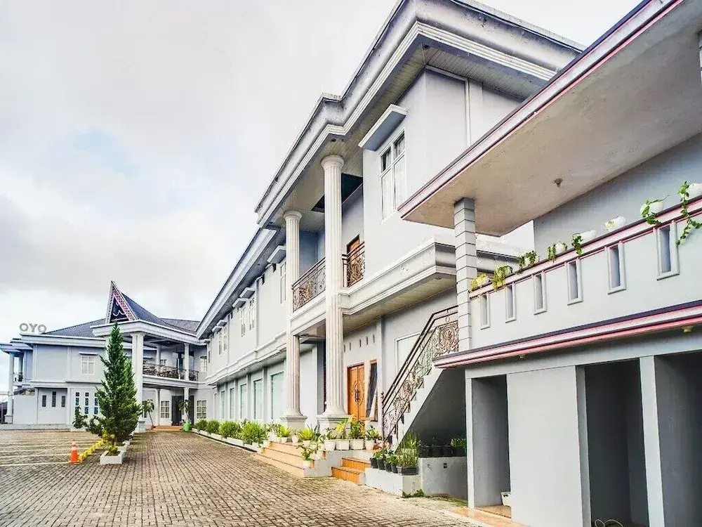 Esther Hotel