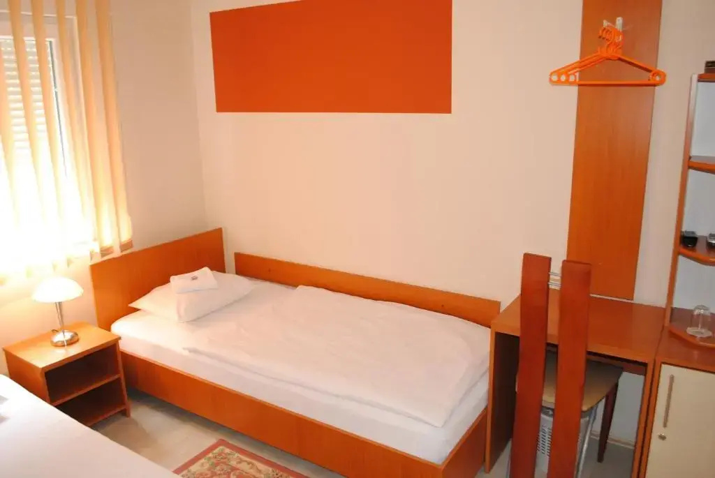 Economy room