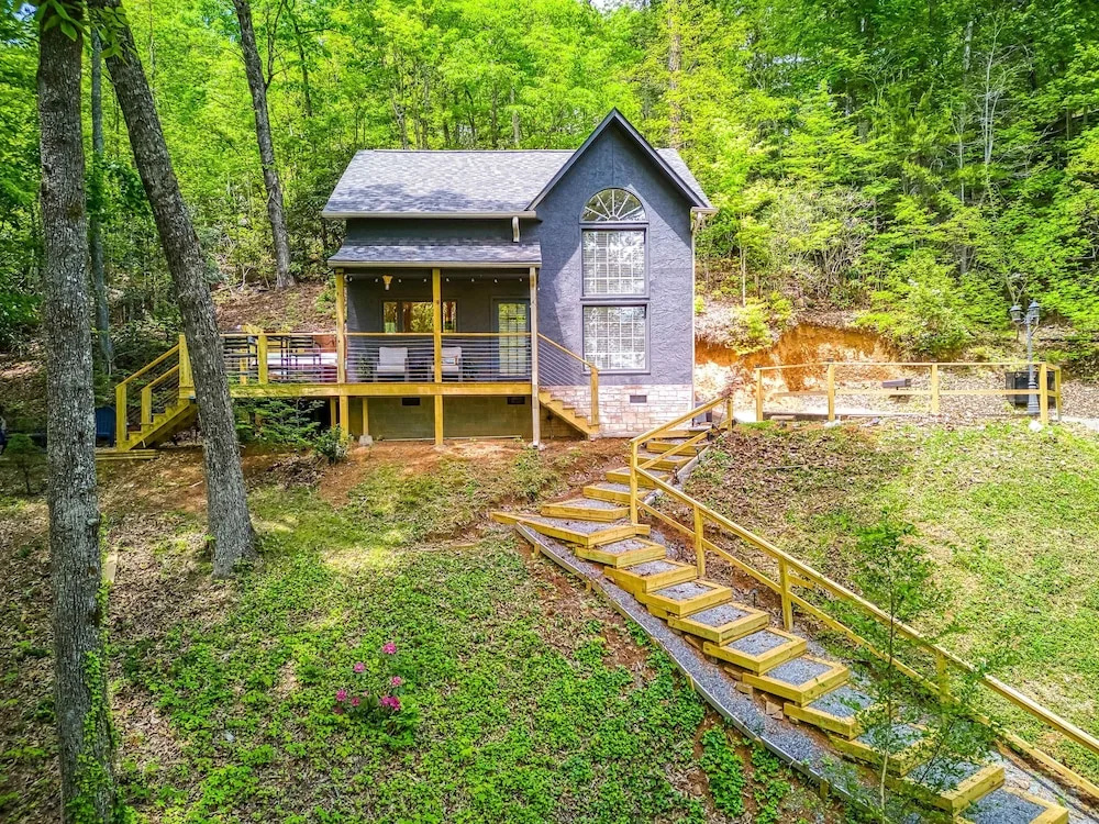 Pine and Peak - Hot Tub Fire Pit Dog Friendly - Gatlinburg Arts Crafts Community - Sleeps 6
