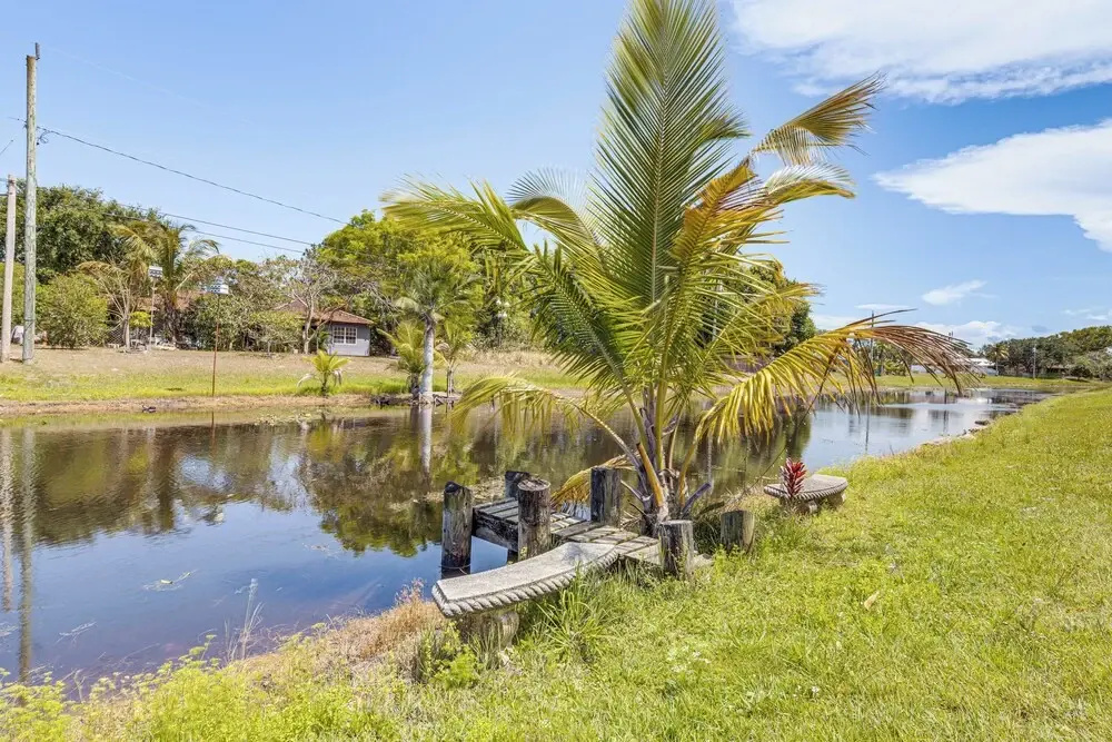 Pet-friendly Florida Home w/ Patio + Gas Grill!