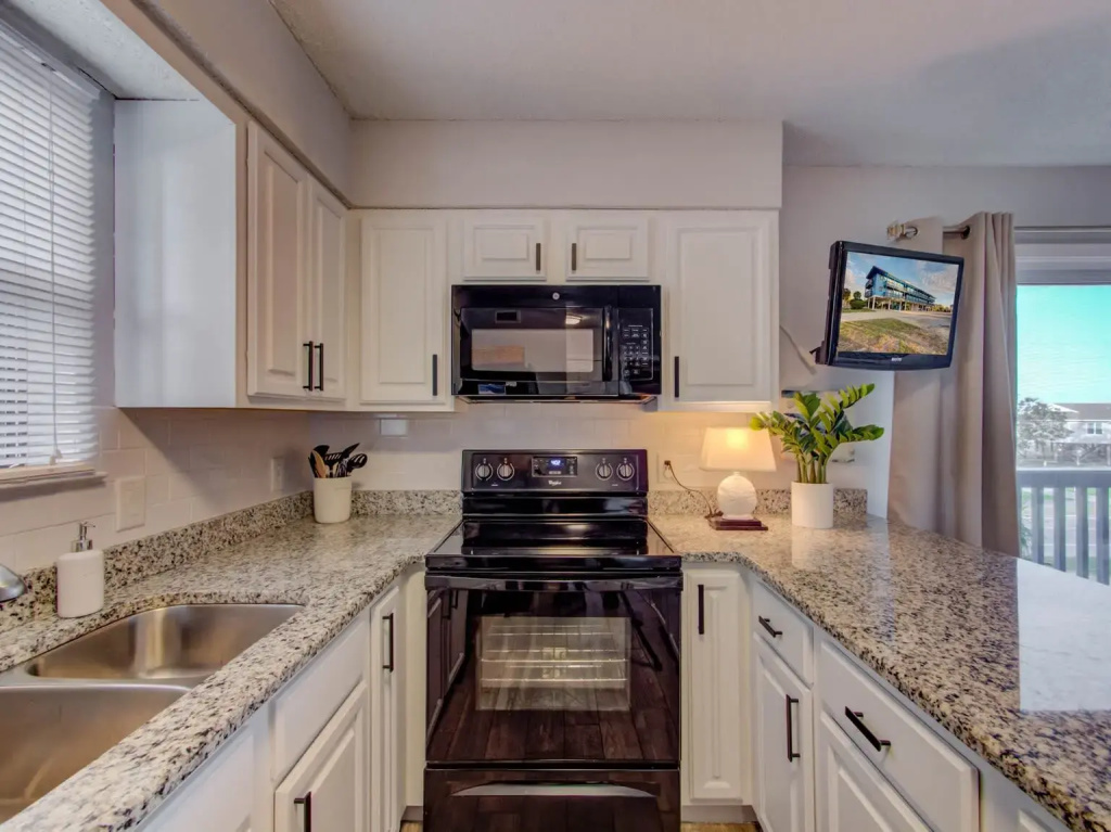 Adorable spacious condo in Gulf Shores