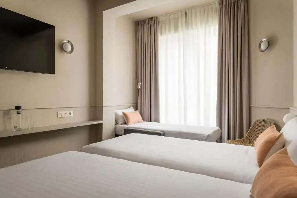 Standard Triple room