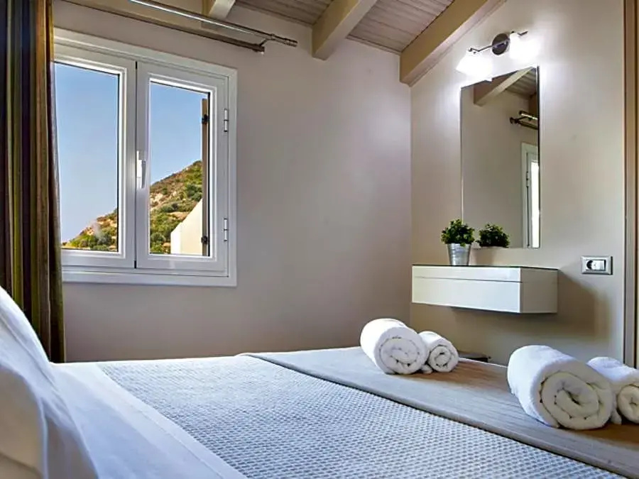 2 Bedrooms Apartment with partial sea view