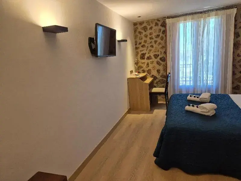 Standard Double room with balcony (full double bed)