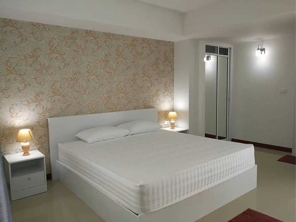 Deluxe Double room with balcony (full double bed)