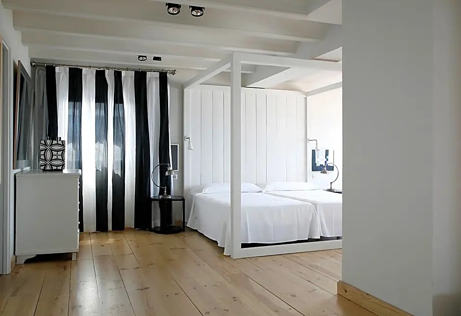 Standard room with pool view