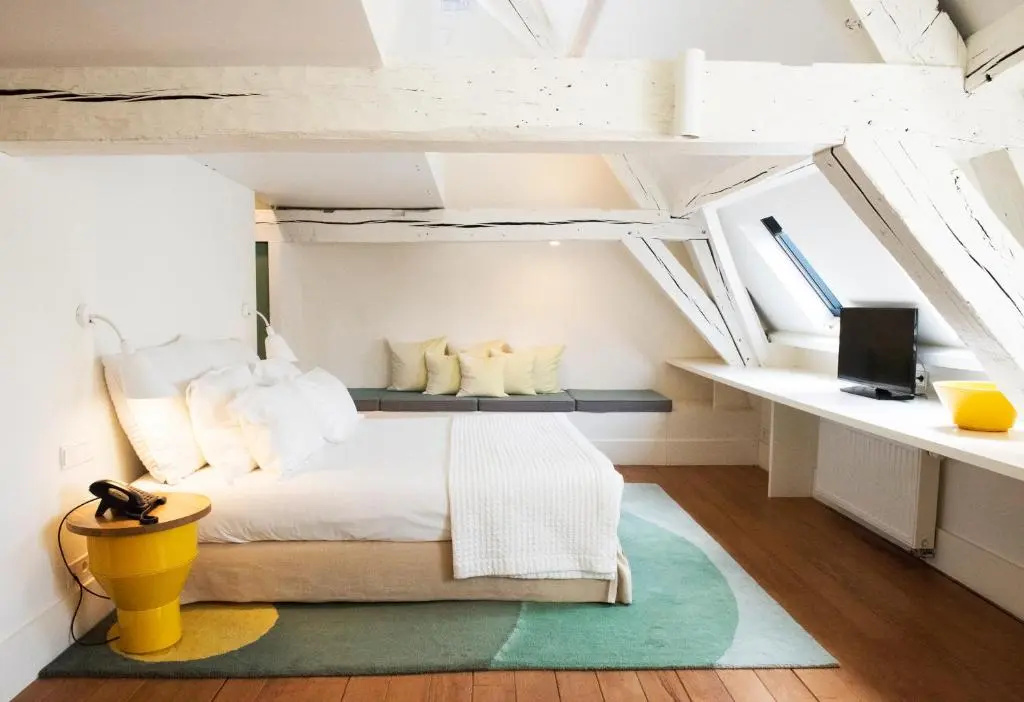 Double Suite (full double bed)