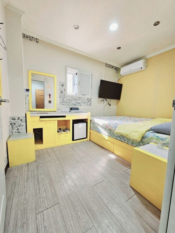 Standard Double room (full double bed)