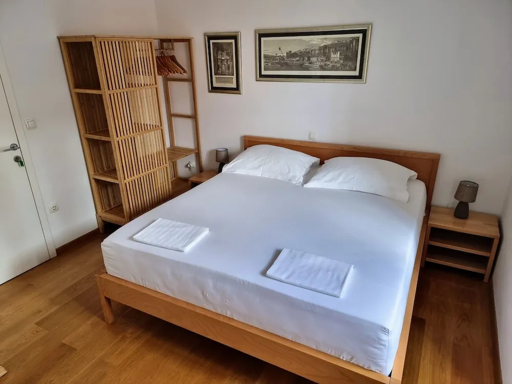Superior Double room with city view (full double bed)