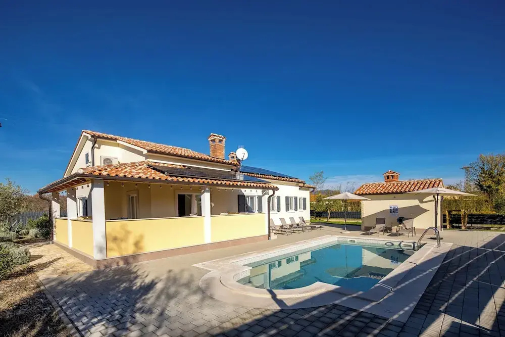 Casa Berton – Heated Saltwater Pool