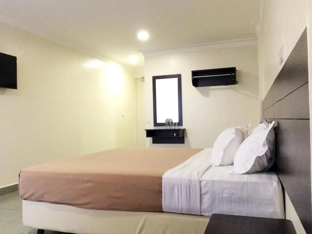 Deluxe Double room (full double bed)