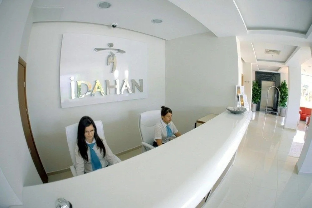 Lobby & Reception