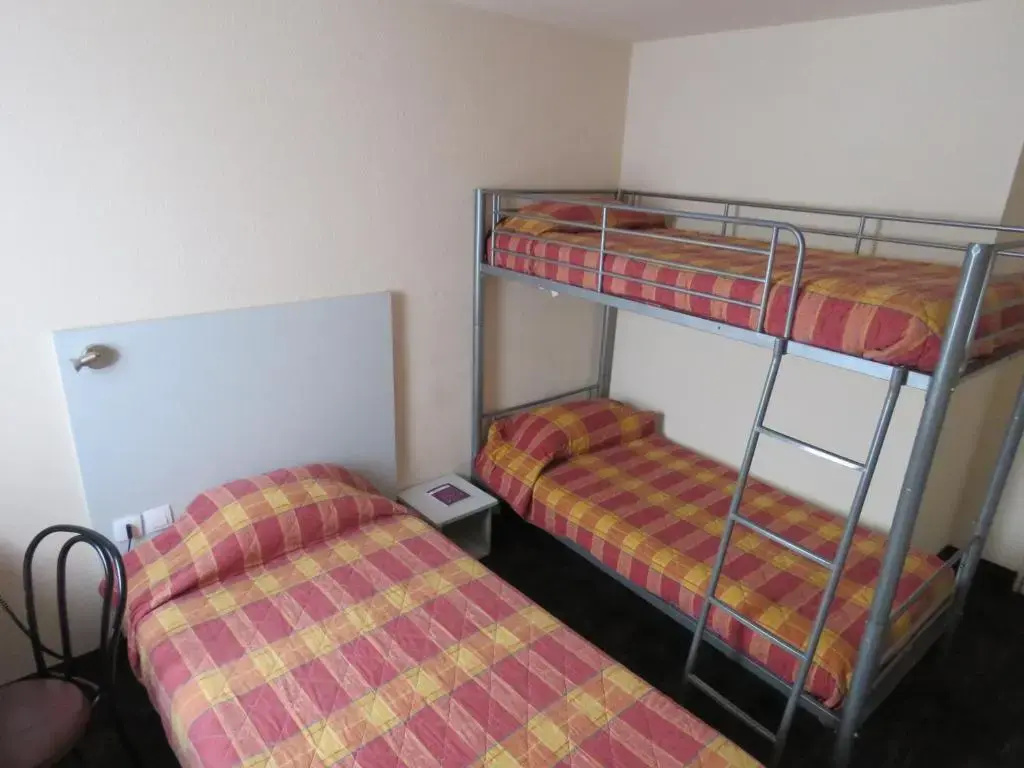 Economy Triple room