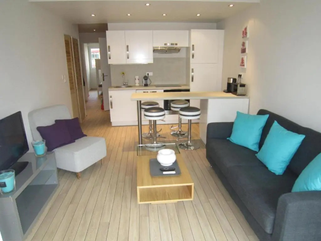 2 Bedrooms Apartment