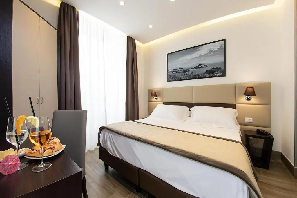 Double room (full double bed)