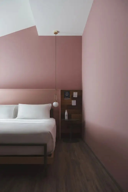 Deluxe Double room with city view (full double bed)