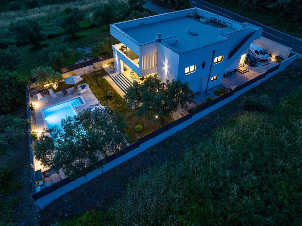 Apartment Vista Mare 2 With Heated Pool