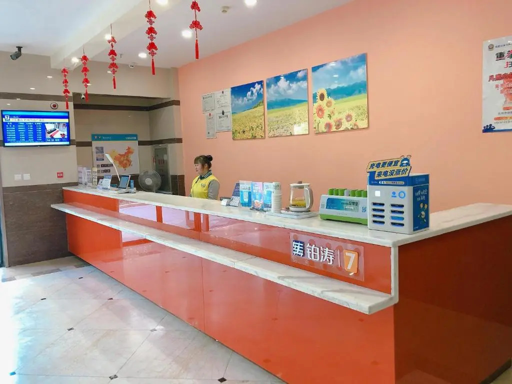 Lobby & Reception