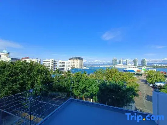 標準雙人房，設有露台及海景，配備雙人床