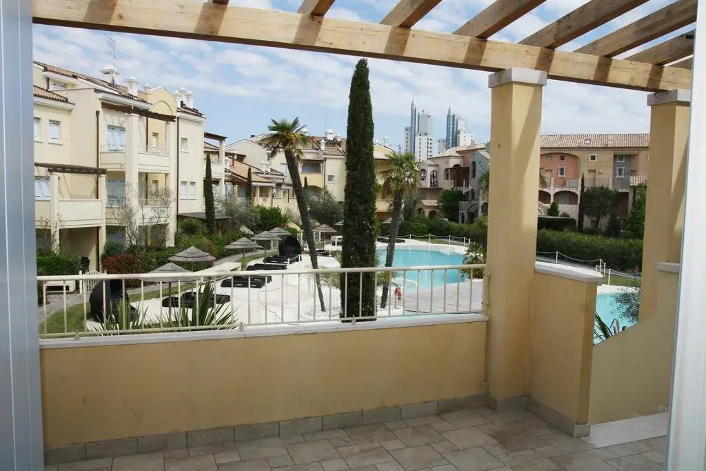 Balcony & Terrace
