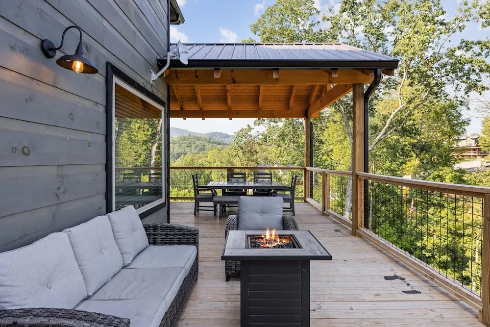 Southern Comfort 5 Bedroom Cabin by RedAwning