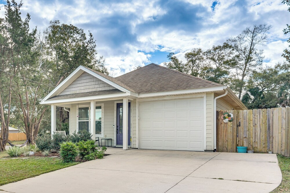 < 2 Mi to Dtwn! Quiet Family Home in Pensacola