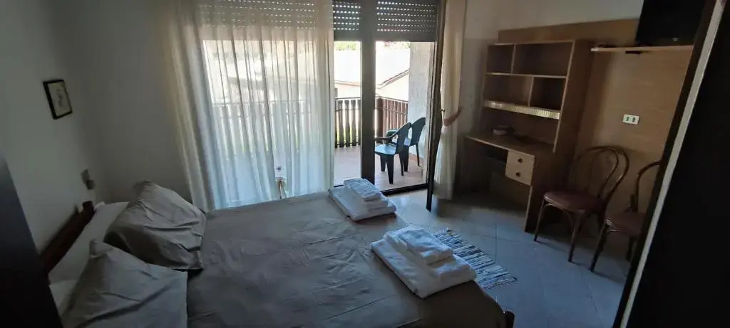 Economy room