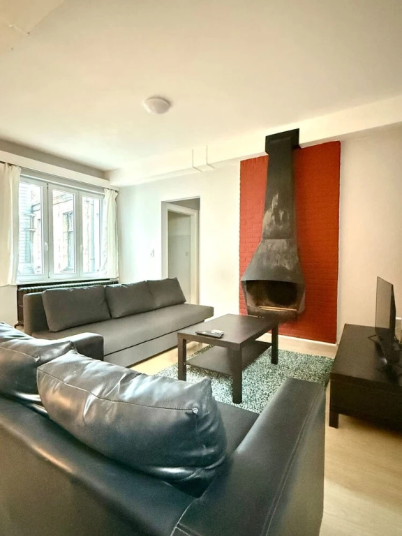 3 min to the Grand-place 6 min to Manneken Pis Sleeps 6
