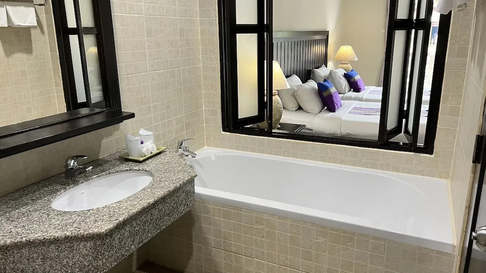 Номер Deluxe с видом на бассейн в Kata Poolside Resort