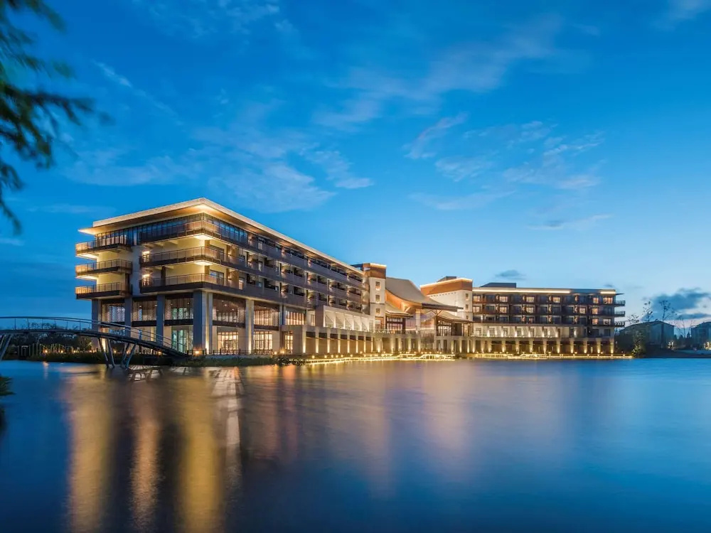 Beach & Waterfront